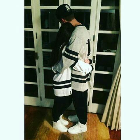 لا تعشقها بعينك فربما تجد من هى اجمل منها...بل اعشقها بقلبك فالقلوب لا تتشابه أبدا