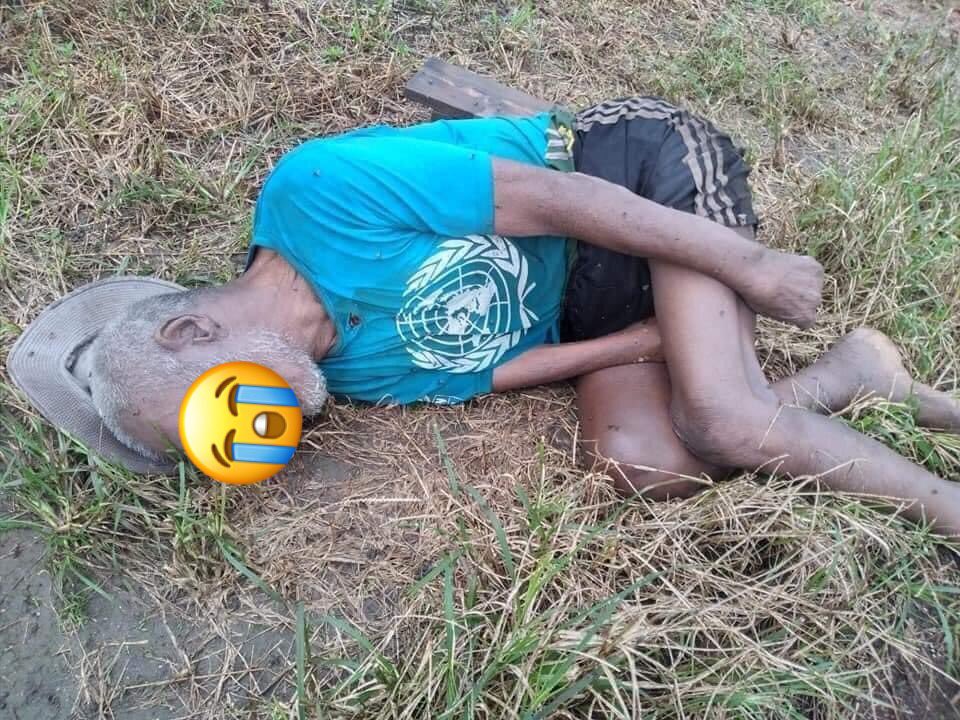 augustzaw's tweet photo. Crd/Nyein2 Pyae 

This dead body of the old man, wearing UN emblem T-Shirt, is also an image/a reflection of the failure of the United Nations to effectively protect the lives of civilians who was shot dead while at home during Kone Thar clash in Myanmar.
#WhatsHappeningInMyanmar https://t.co/WXPcE8k0OL