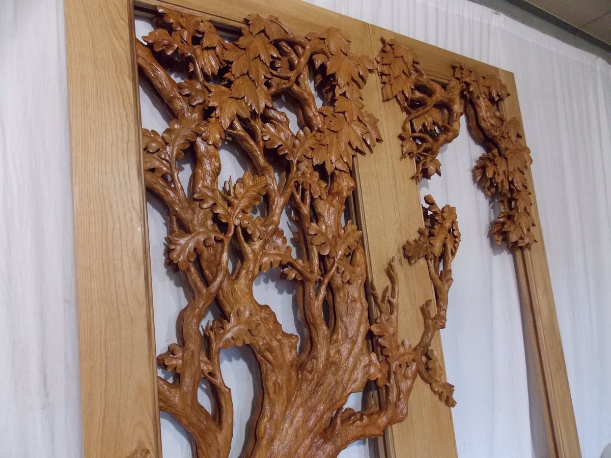 Roy_Lou_XM's tweet photo. white oak design carved from white oak tree as double door #woodworking #woodsculpture #woodcarving #woodcarve #craftsmanship #handcarve #customdesign #custommade #woodendoor #frontentrance #木雕り https://t.co/Od4CwMo7h5
