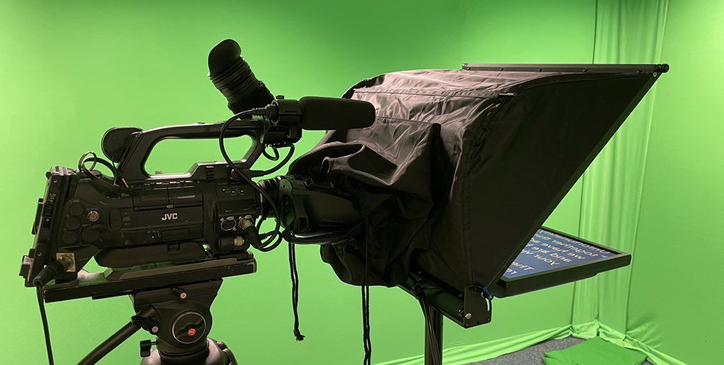 solo16uk's tweet photo. The first teleprompter being set up in new studio today. #VideoProduction #studio #everydetailcounts https://t.co/LD4CwZ2sXq