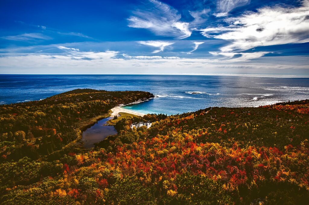 KeepUpWeb's tweet photo. 23 Best fall destinations in the US you have to visit https://t.co/7vIYEioLd0 via @passport_symph https://t.co/iZzVaMdPmN