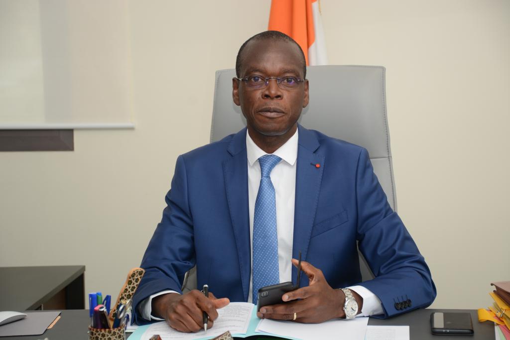 Diaby462's tweet photo. "Au-delà des discours et de la sensibilisation, je puis vous assurer que la volonté du Chef de l'Etat, du Chef du Gouvernement et des membres du @Gouvci de réduire le racket et d'adopter la politique de la  tolérance zéro en matière de corruption est réelle "
@ZoroEpiphaneB https://t.co/snacdajHvt