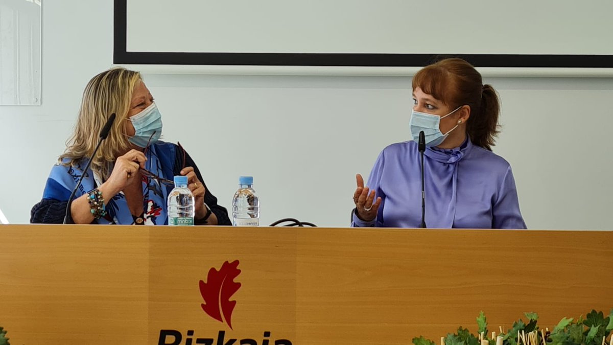 AEEEIE's tweet photo. "Todo lo que se escriba ha de tener alma... Lo que no tiene alma no engancha”.
"Hay que escribir sin mirar los algoritmos"
No te pierdas la conversación entre @Vallvey y María Eugenia Salaverri en la Jornada #autor21 https://t.co/w5CGqN9LdF https://t.co/ruBOaNLnqm