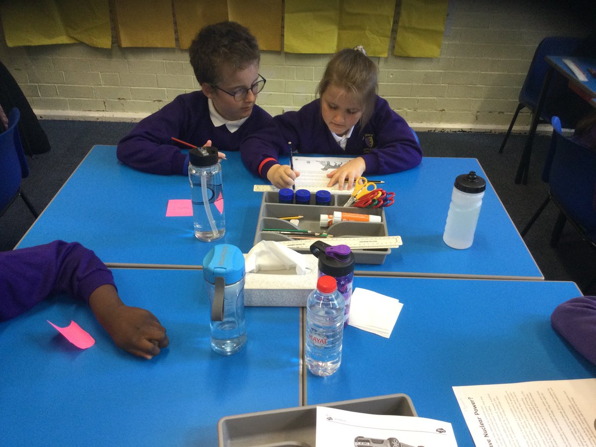 StMarys_Hinck's tweet photo. Cousteau class making decisions and finding vocabulary evidence for a balanced argument. #balancedargument #forandagainstresearch https://t.co/78jc4LQClR