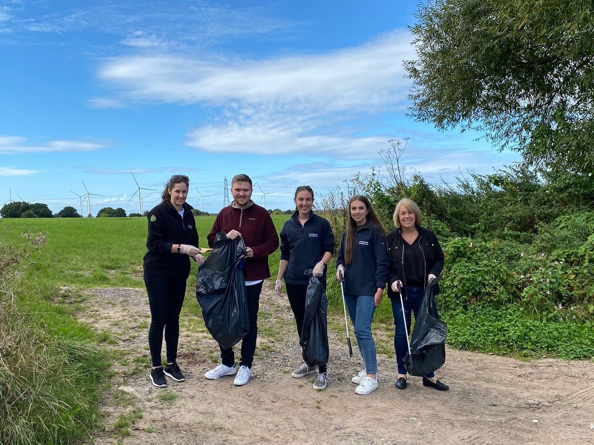 cwp_energy's tweet photo. Last week our wonderful staff members across our offices in England and Scotland, took part in a litter pick to honour Great Big Green Week &amp; Climate Fringe Week.♻️🗑

We care deeply about protecting our planet for the future.🌍

#greatbiggreenweek 
#climatefringeweek https://t.co/BGuiFYcnM3
