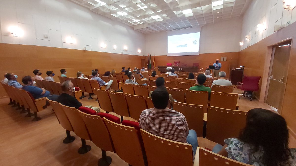 riegosostenible's tweet photo. #RafaelCuevas @AgriculturAnd nos habla del pasado, presente y futuro del #regadio en #Andalucia en el #CSER Curso Superior de Especialización en #Regadío de @IfapaJunta @AgriculturAnd. Organiza @riegosostenible #CentroIFAPAAlamedadelObispo https://t.co/b9AWxlE49z