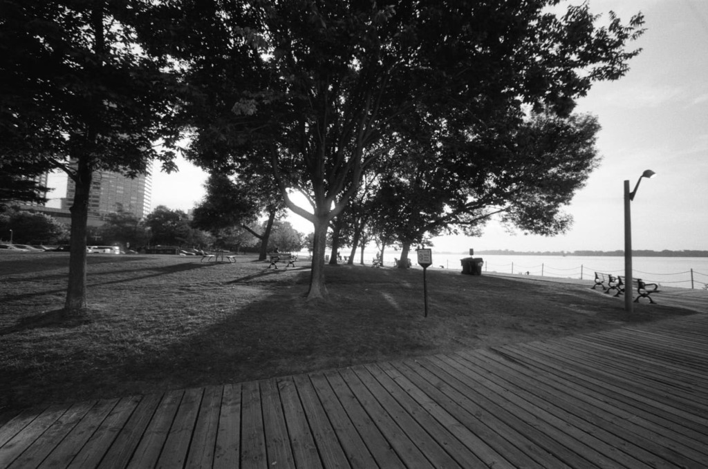 CPDavy's tweet photo. The Boardwalk
#elan7e #canonfilmcommunity #kentmere400 #sigma1224 #shootfilmstaybroke #filmcommunity #filmisnotdead #toronto #torontostreets #torontoliving #canadianfilmphotographers #northernfilmcollective #classiccamera #filmicstreets #inside_TO #res… https://t.co/8rDpX5shYm https://t.co/1q4exTnkIV