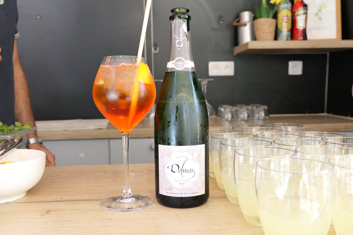 domainedelmas's tweet photo. Et pourquoi pas l'Aperol Spritz avec de la blanquette de Limoux ?

@domainedelmas #limoux #cocktail https://t.co/gG01dQYjlh