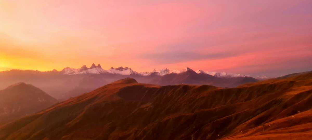 LaToussuire's tweet photo. Ce matin, avant la réunion du lundi — This morning, before monday meeting @LesSybelles @SavoieMontBlanc @RDV_Experience #toustoussuire #6belles #sybelles #lessybelles #positivealtitude #MondayMotivation #nofilter https://t.co/7UO39p1ww4