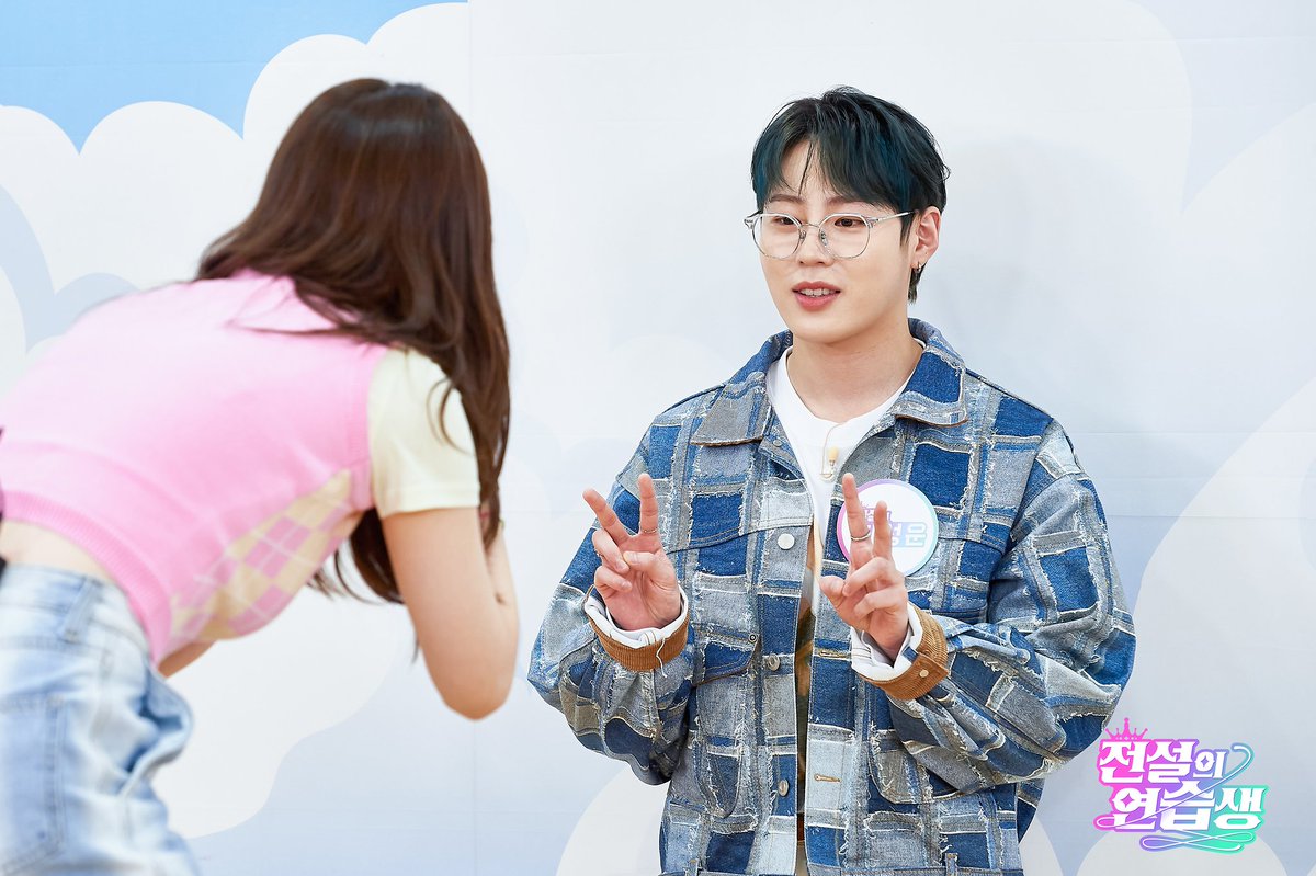 legend__2021's tweet photo. 💙하늘 바라기💙 하성운 
비하인드 사진 대.공.개 🎉🎉🎉

#하성운 #하늘 #HASUNGWOON #소녀시대 #SNSD #써니 #순규 #ALLTHEKPOP #올더케이팝 #전설의연습생 #legendarytrainee #LegendarySoonkyu https://t.co/dnpiN0edLj