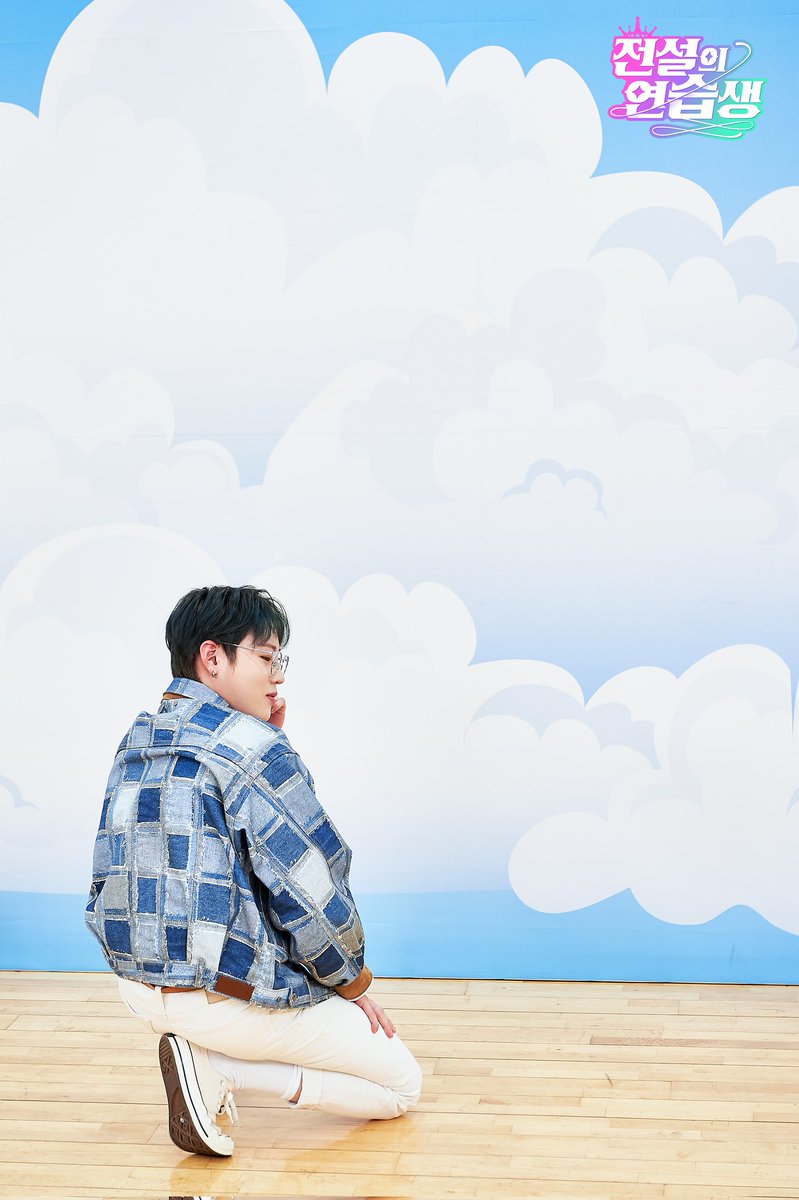 legend__2021's tweet photo. 💙하늘 바라기💙 하성운 
비하인드 사진 대.공.개 🎉🎉🎉

#하성운 #하늘 #HASUNGWOON #소녀시대 #SNSD #써니 #순규 #ALLTHEKPOP #올더케이팝 #전설의연습생 #legendarytrainee #LegendarySoonkyu https://t.co/dnpiN0edLj