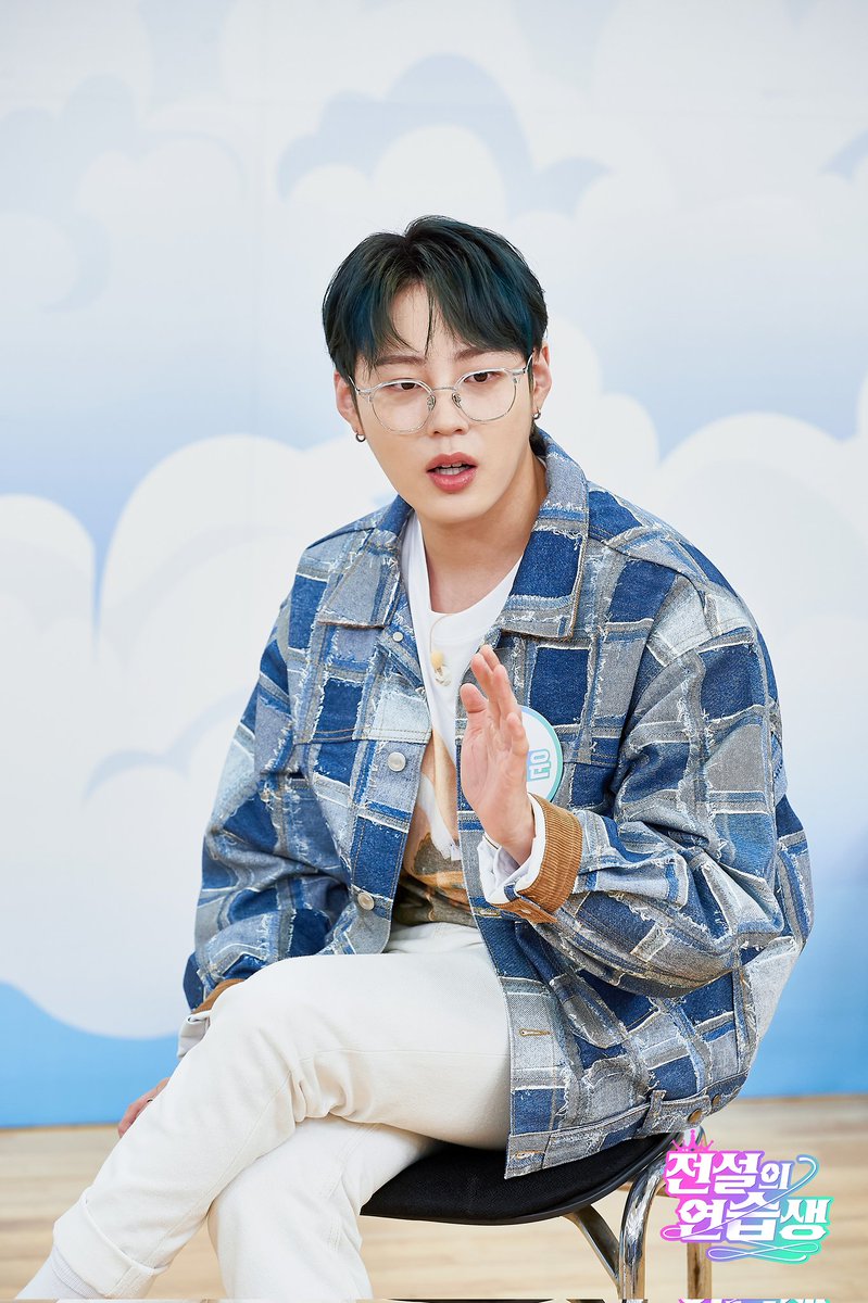 legend__2021's tweet photo. 💙하늘 바라기💙 하성운 
비하인드 사진 대.공.개 🎉🎉🎉

#하성운 #하늘 #HASUNGWOON #소녀시대 #SNSD #써니 #순규 #ALLTHEKPOP #올더케이팝 #전설의연습생 #legendarytrainee #LegendarySoonkyu https://t.co/dnpiN0edLj