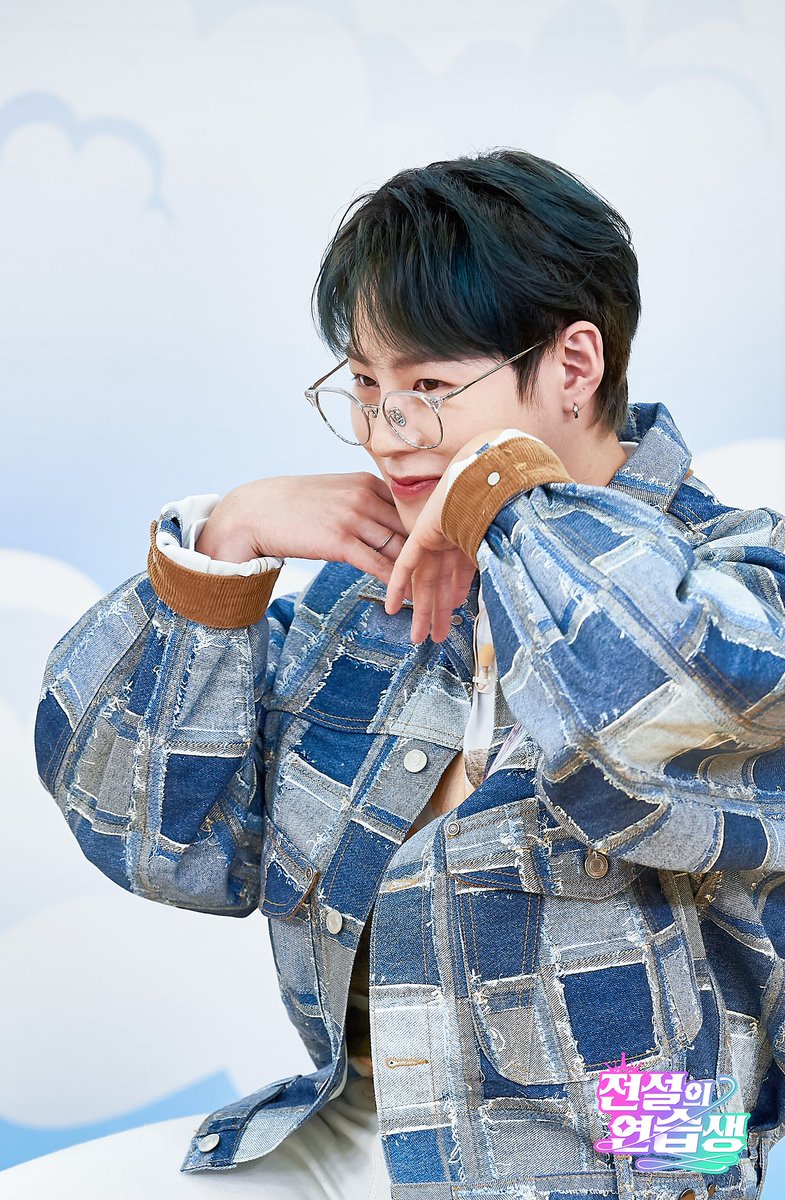 legend__2021's tweet photo. 💙하늘 바라기💙 하성운 
비하인드 사진 대.공.개 🎉🎉🎉

#하성운 #하늘 #HASUNGWOON #소녀시대 #SNSD #써니 #순규 #ALLTHEKPOP #올더케이팝 #전설의연습생 #legendarytrainee #LegendarySoonkyu https://t.co/dnpiN0edLj