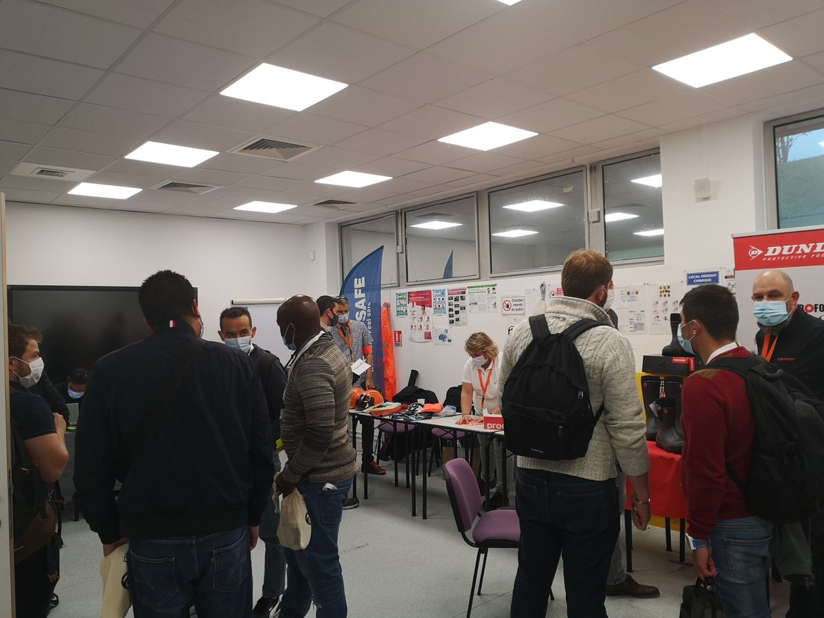 AngerAstrid's tweet photo. 🦺 LA SÉCURITÉ NOTRE PRIORITÉ
En direct de la 8eme édition du Forum SST de l'#ESTIDF
Risque ferroviaire, électrique, routier, GPRAT, Mixité... Différentes thématiques attendent nos agents !
(déroulement dans le respect des règles sanitaires) 😉
@SNCFReseau #TÉLÉCOMS #SST https://t.co/pjJ9KFyKpe