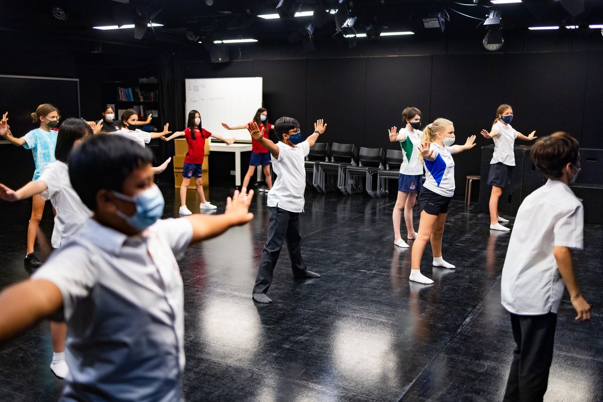 KellettSchool's tweet photo. As part of our Period 8 classes, our @KellettDrama department is currently offering "Masterclass" - specialist classes in which students explore topics like Acting, Dance, Stage Combat, Musical Theatre, and more! Here is a small insight into their recent Masterclass on dance. https://t.co/92hJv53ged