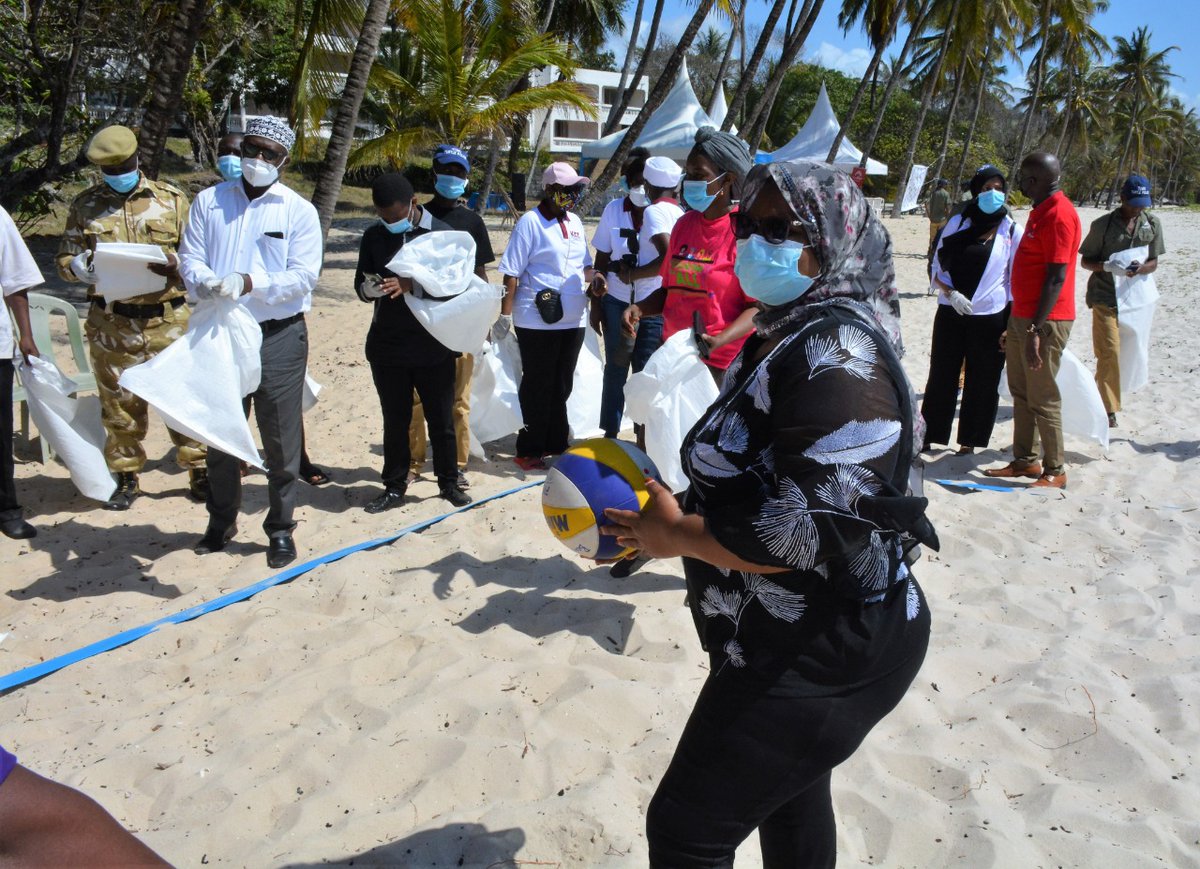 magicalkenya's tweet photo. TOURISM DAY CELEBRATIONS: Tourism Principal Secretary Safina Kwekwe joins stakeholders in a beach clean-up exercise in Diani, Kwale to mark  #WorldTourismDay2021. She said beach product remains one of the top attractions of visitors to Kenya. 

#RediscoverTheMagic #MagicalKenya https://t.co/f6lt65FhF9