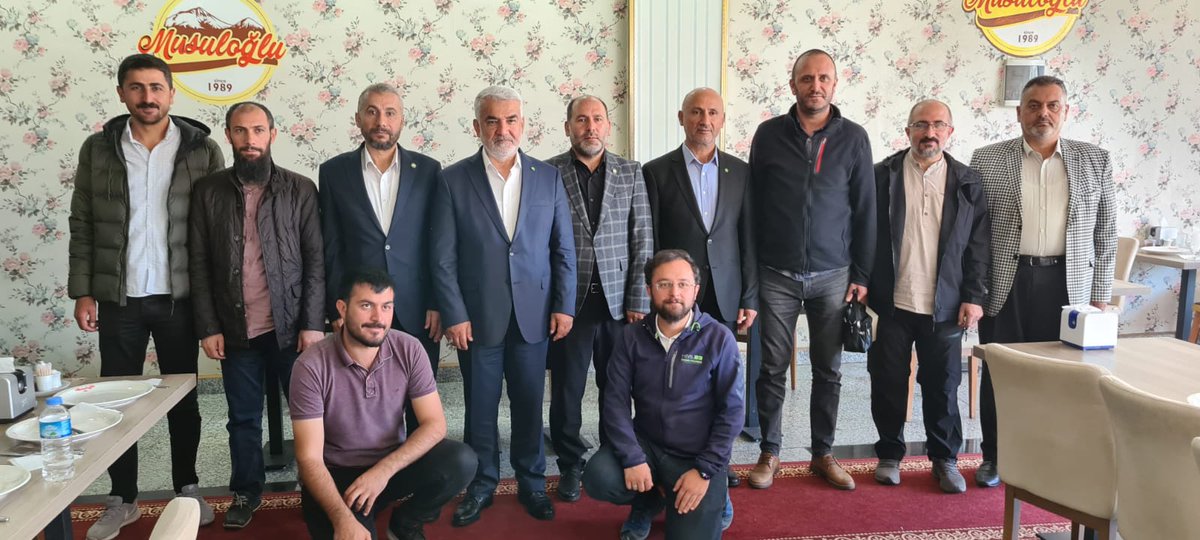 HurDavaPartisi's tweet photo. Genel Başkanımız Sayın Zekeriya Yapıcıoğlu, Ağrı'da düzenlediği basın toplantısı sonrasında basın mensuplarıyla hatıra fotoğrafı çektirdi. https://t.co/7AcNiCIzCo