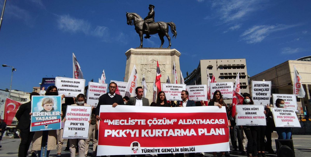 Meclis’te Çözüm Aldatmacası
PKK'yı Kurtarma Planı

Geçtiğimiz hafta boyunca “Kürt sorununu TBMM’de çözelim”, “Kürt sorununun çözümünde HDP muhatap alınmalıdır” söylemleri altında yapılan HDP’yi meşrulaştırma PKK’yı yasallaştırma girişimlerine milletçe şahit oluyoruz.