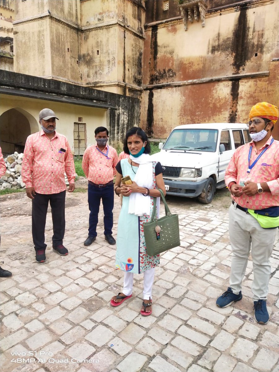 Sahawalks's tweet photo. This #WorldTourismDay, shout out to our trainees Sarla & Aarti from #RootsofRajasthan project where they were trained to lead heritage walks in partnership with @VExperiences.
The project was supported by @RoyalRajasthanF.
#WorldTourismDay2021 #India #Heritage #Culture https://t.co/x5PixoFG5O