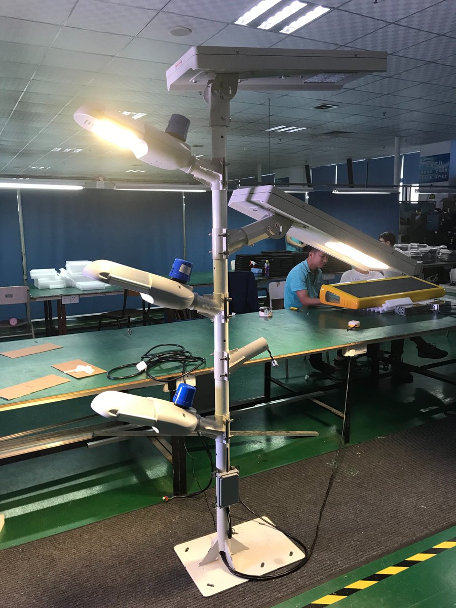 LEDbow_Smart's tweet photo. It is a NEMA-standard twist-lock single-lamp controller that receives control signals from the centralized controller through LoRa wireless communication network, and perform switching lights and brightness adjustment on the street lamps. #IoTnodecontroller #IoT #ledposterdisplay https://t.co/09ox8cp9ix