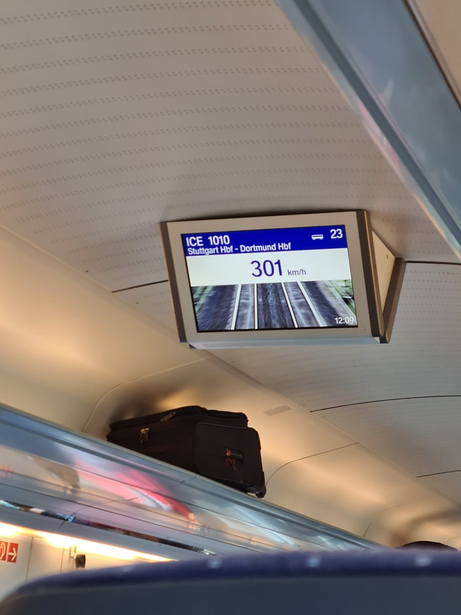 rockebey's tweet photo. Geht langsam vorwärts ✋
#OnTheTrainAgain https://t.co/JFIcMo1k0c