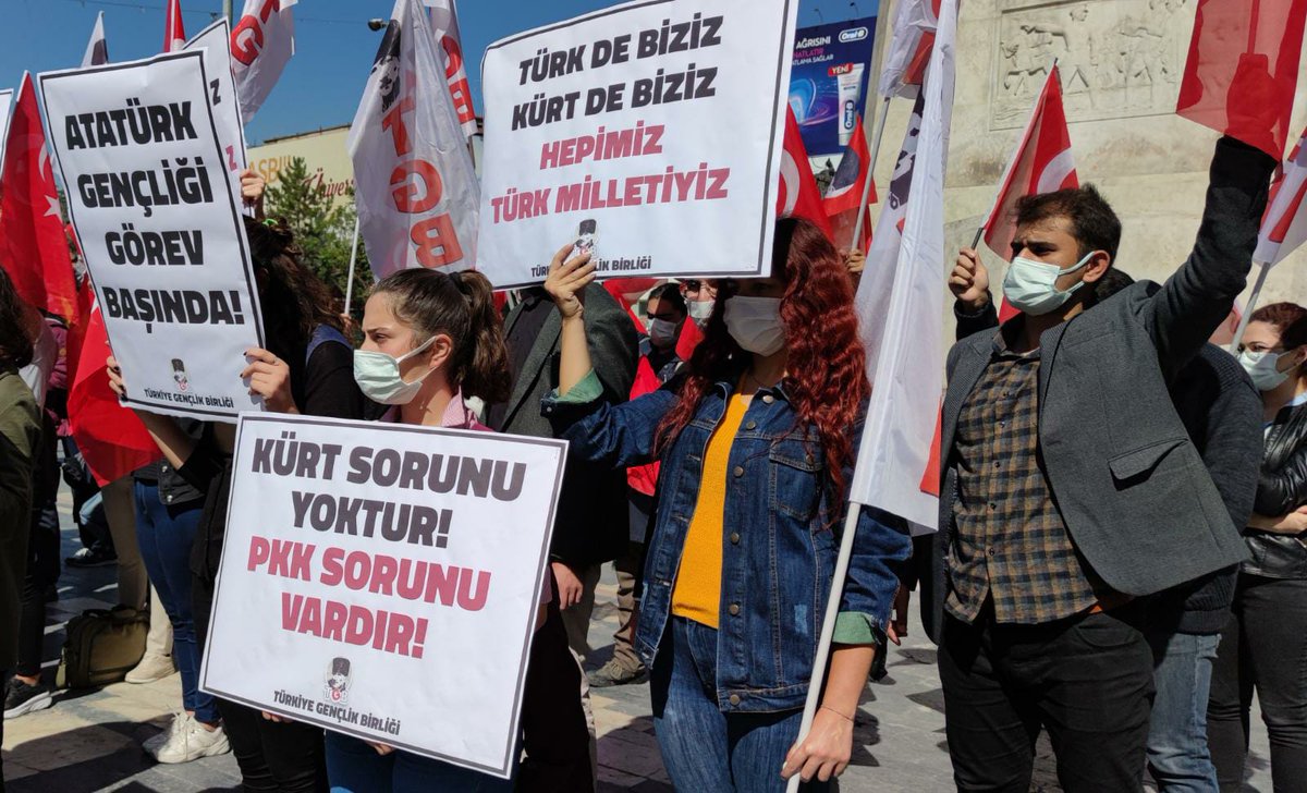 Bugün Kürdün en büyük sorunu PKK sorunudur. Terör örgütü PKK yıllarca köyümüzü basmış, çocuklarımızı dağa kaçırmış, uyuşturucuyu ülkemize sokmuş, ormanlarımızı yakmıştır.
Şehirlerimizin gelişmesinin, ekonomik kaynaklar yaratılmasının önünde engel olmuştur.