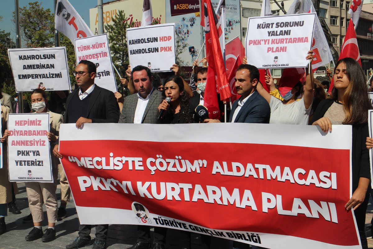 Türk-Kürt kardeştir Amerika Kalleştir!

Türk de biziz, Kürt de biziz hepimiz Türk milletiyiz, hepimiz Türk gençliğiyiz.🇹🇷