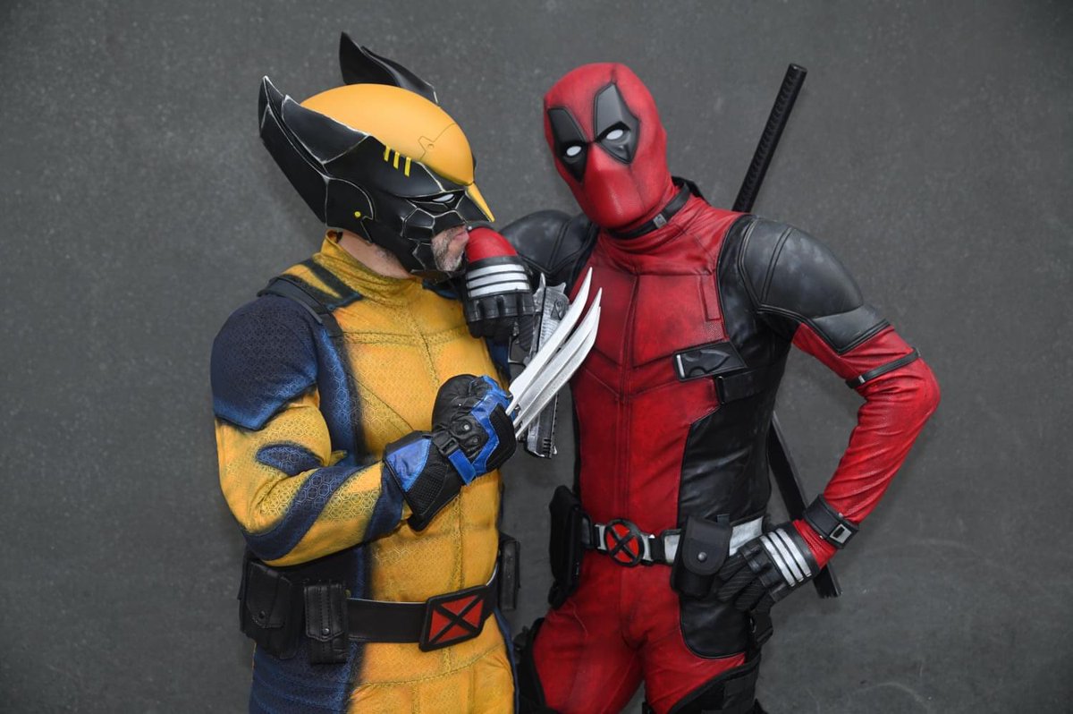 Move it or lose it Wade… 

#Wolverine #Deadpool #Cosplay shenanigans with my favourite fool