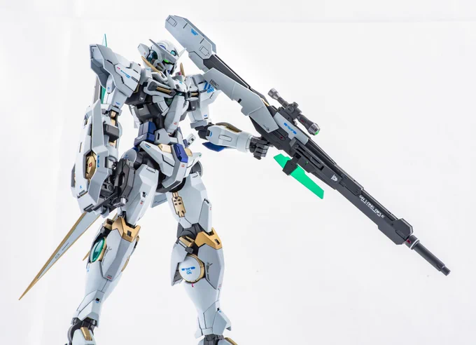 #白いガンプラの極み
白は他の色の影響を受けやすい難しい色
もっと練習しないと😅 