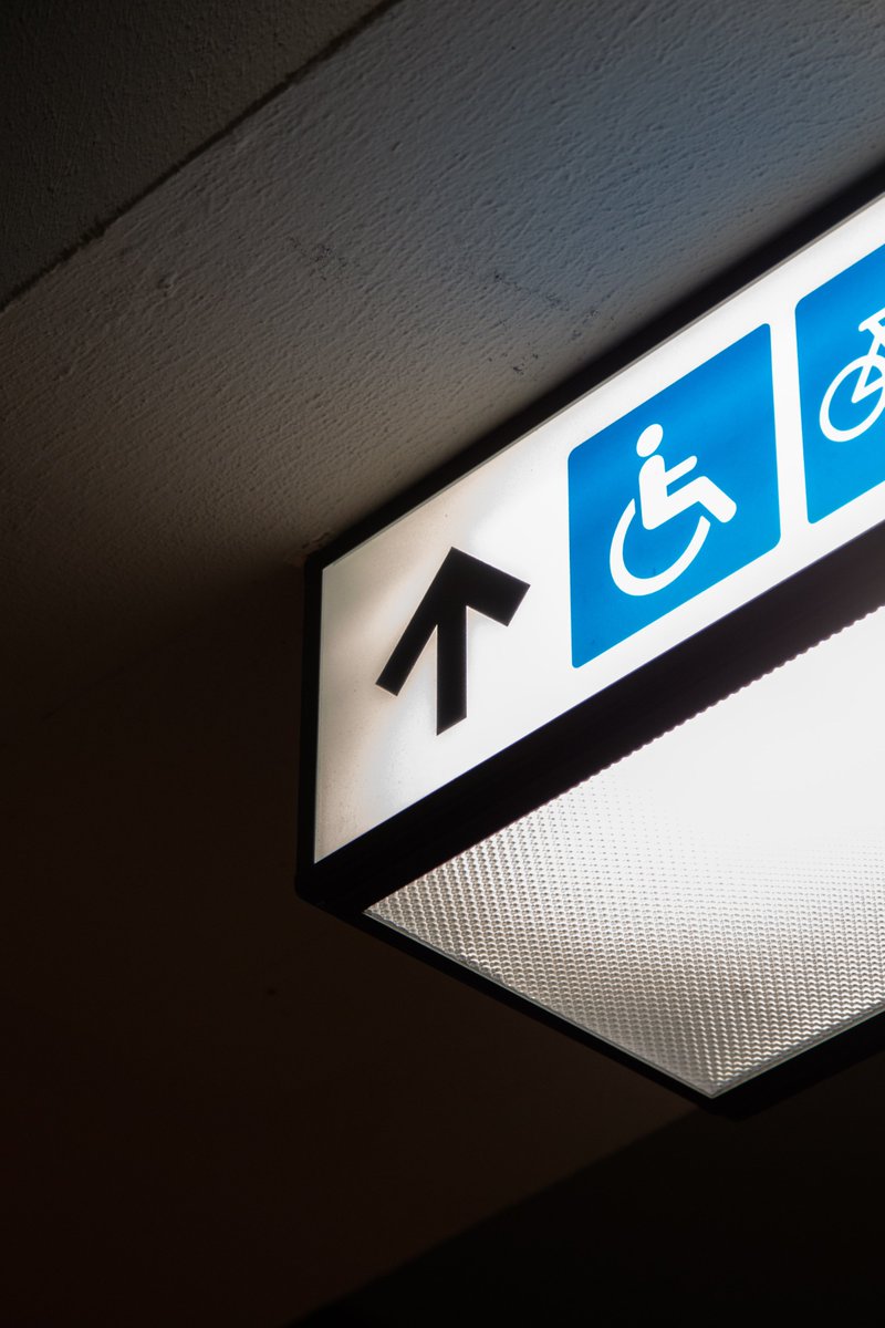 VisitEnglandBiz's tweet photo. Tip 9⃣: Ensure emergency pull-cords hang to the floor and are regularly tested.  

And make sure you order a #redcordcard from @EuansGuide to make sure they are kept free and untangled.

#Tourism4InclusiveGrowth #Accessforall #WTD21 #WorldTourismDay https://t.co/zIOe9daj4u