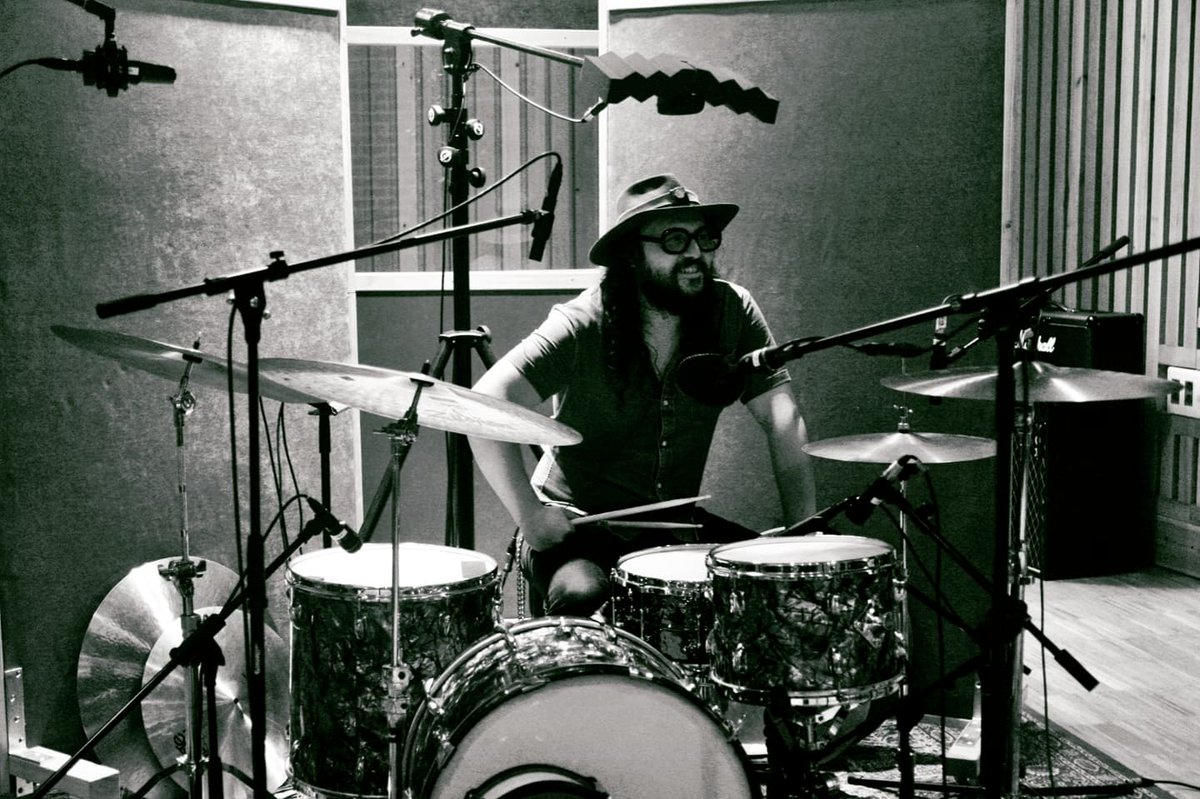 Janetheplanett's tweet photo. Ayer grabando la base rítmica del nuevo disco de @Lituseando . Un lujo grabar con estos musicazos.
@OestdeFranc #chiole @sasharuso
📷 Yo https://t.co/F9C2yNPfIF