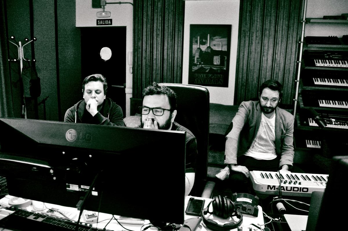 Janetheplanett's tweet photo. Ayer grabando la base rítmica del nuevo disco de @Lituseando . Un lujo grabar con estos musicazos.
@OestdeFranc #chiole @sasharuso
📷 Yo https://t.co/F9C2yNPfIF