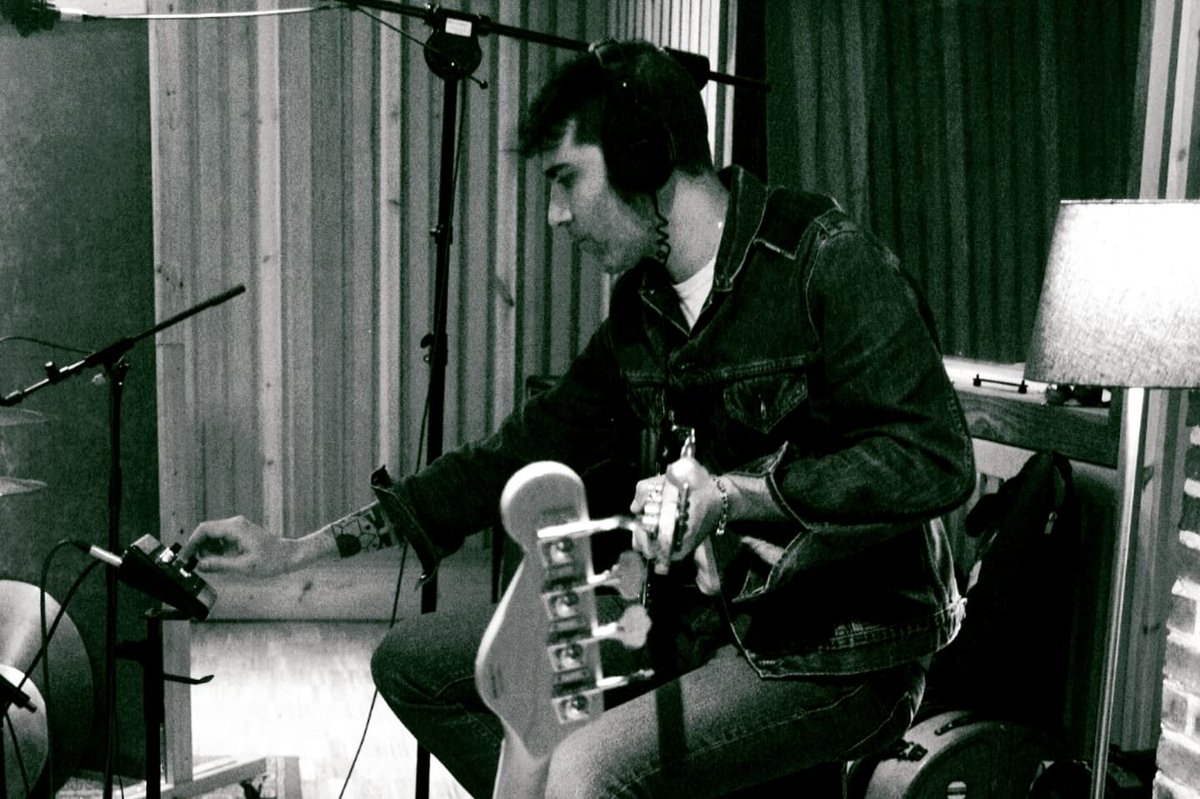 Janetheplanett's tweet photo. Ayer grabando la base rítmica del nuevo disco de @Lituseando . Un lujo grabar con estos musicazos.
@OestdeFranc #chiole @sasharuso
📷 Yo https://t.co/F9C2yNPfIF