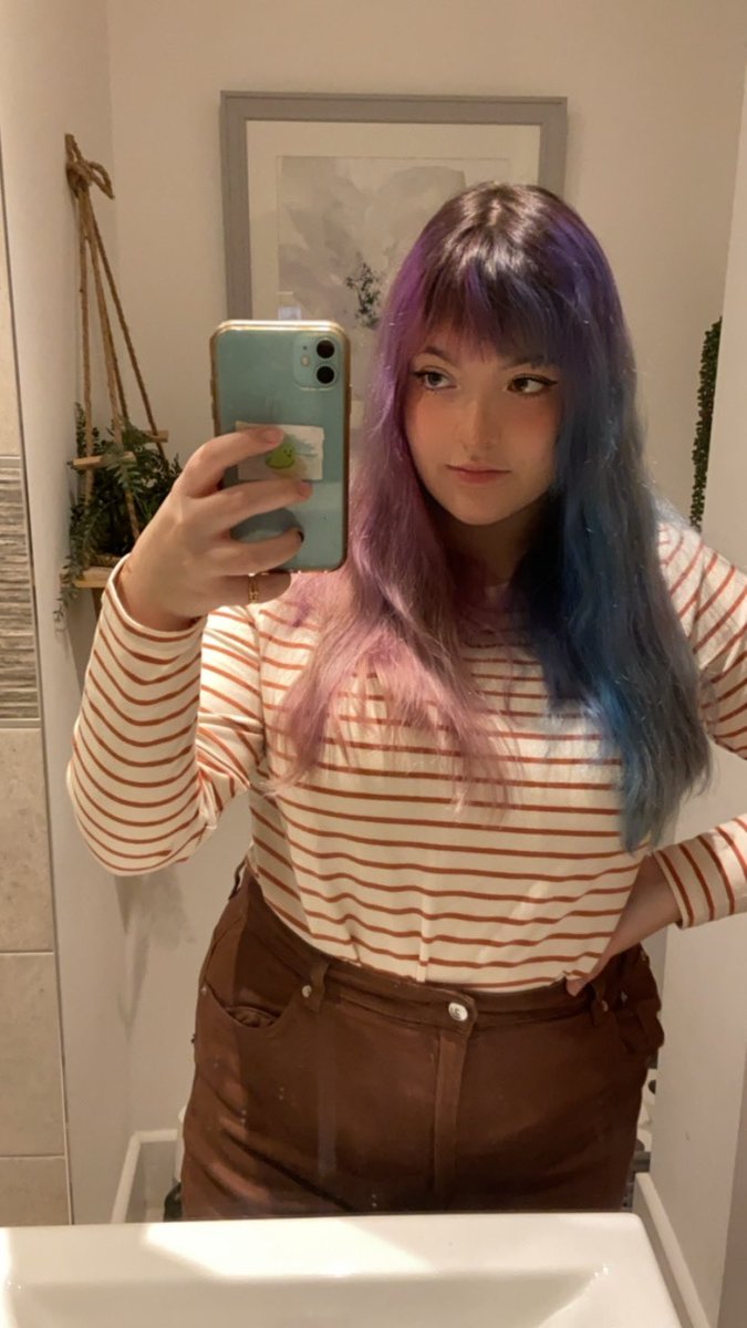 bealovesmoss's tweet photo. hello make sure you drink today i’m so proud of u <3 https://t.co/EcHITd9hnE