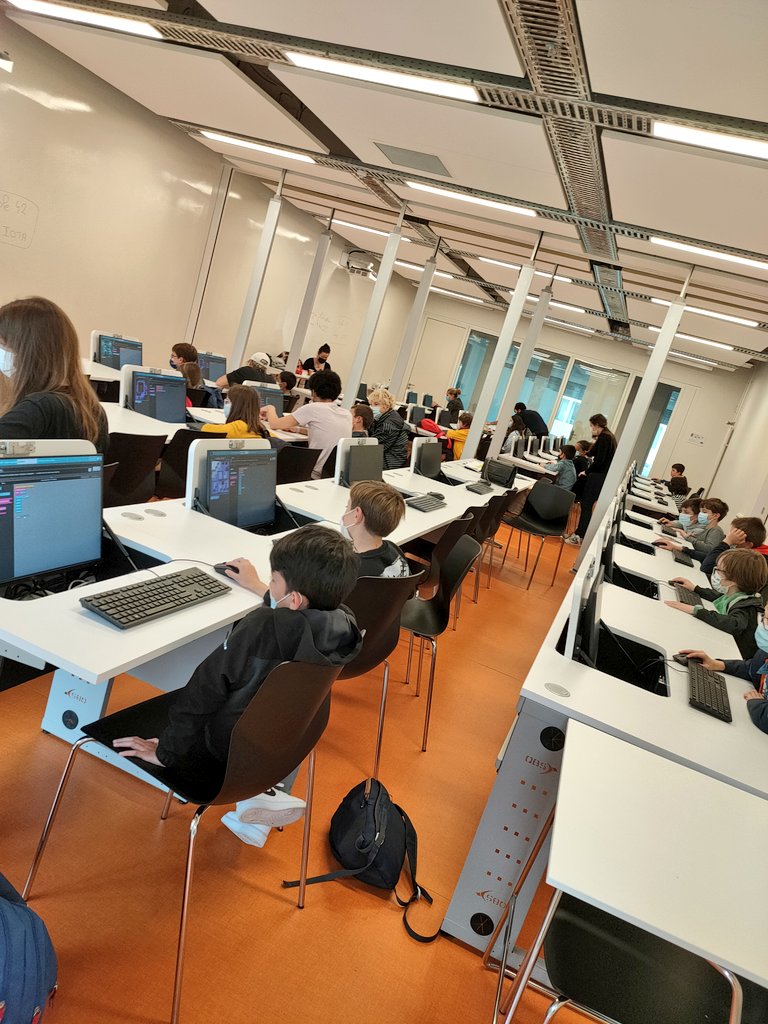 Marion13_4ever's tweet photo. Incroyable aventure pour les élèves aujourd'hui #Cm2 que j'accompagne @StartupForKids
#AteliersCodage @42born2code
Travail en autonomie #Education https://t.co/Rv78seg2bq