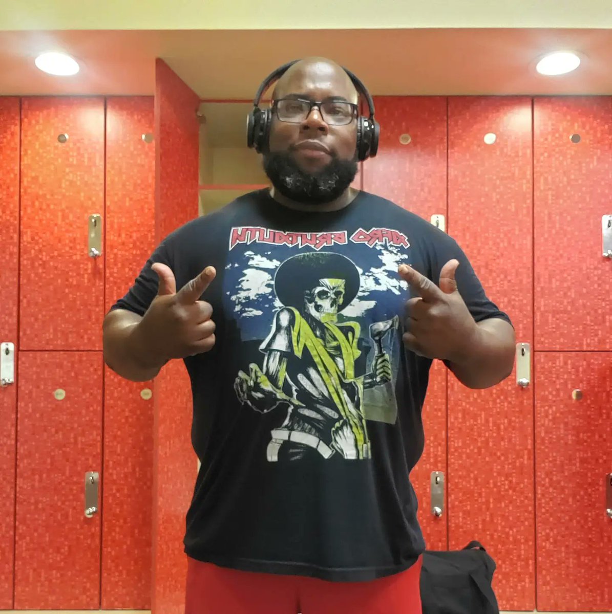 bigloveabove's tweet photo. This is my season.
Love hitting these early morning sessions when it's still dark.
#warpaint #winningtime #GincredibleSandC #armondsangelzliftingteam #beastsensor #hechoenBrooklyn #powerlifting
#everydaybrutality #barbellbrutality #futuremakeroflegends #strongman https://t.co/YMwZKZ3sTb