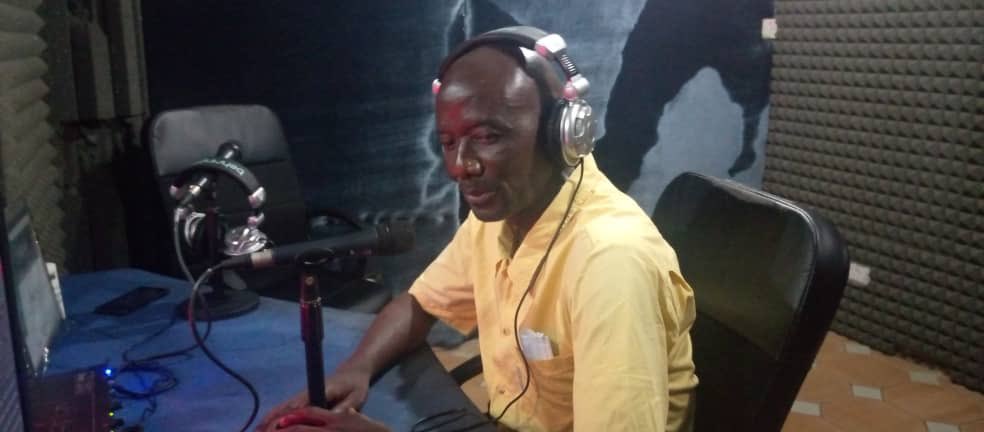 Radiomercurysl's tweet photo. Good morning and welcome to the Monday edition of this week’s #BreakfastSportShow

Join #AlexLansanaClaye and #AlieuBockarie

Live on air for the best in Local Sports

#MercuryInternational
#RadioMercuryFM92.1
#RadioGarden
#SmileEvridae
#StayInControl
#ResponsibleGaming https://t.co/b8pQky4HIs