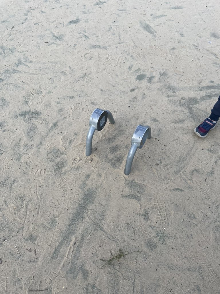 Semykaya's tweet photo. @MertonCouncil This is quite dangerous for children playing at the Dundonald Park - Wimbledon https://t.co/wCvdx2nFsp