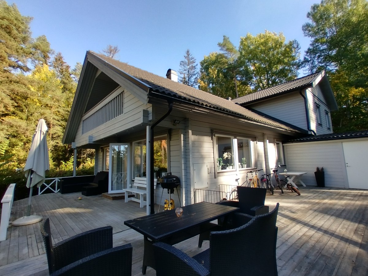 We now have a new home for the year in Sweden - it is in a beautiful place close to the town but with the forest right on the doorstep.

#remoteworking #Sweden