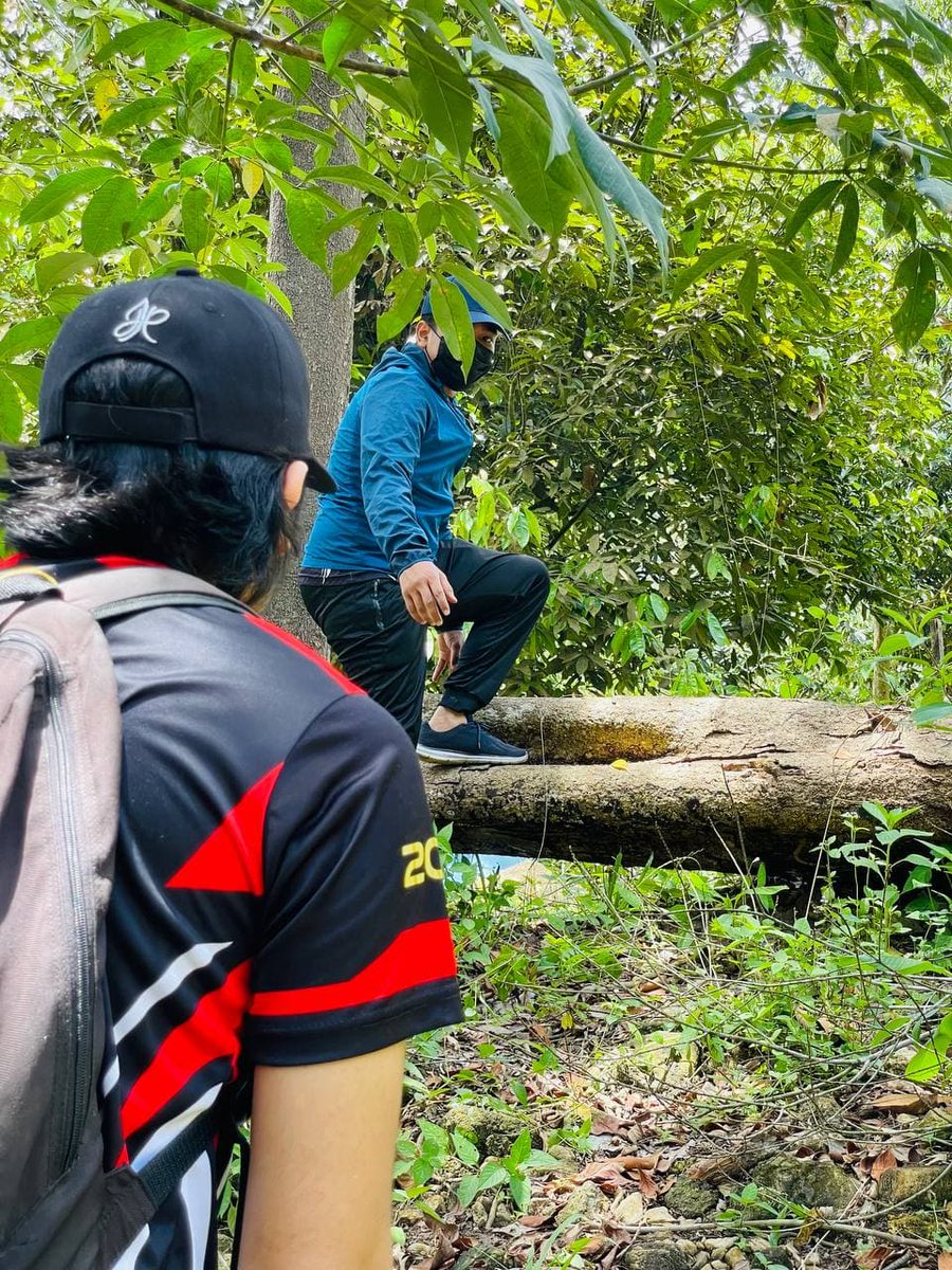 wan_1997's tweet photo. Dulu masa zaman belajar, kalau boleh tiap minggu nak pergi hiking. 

Bukit Broga lah, Bukit Tabur lah. 

Tapi masa muda mudi dulu selalu kalau hiking bawak air botol je, padahal banyak lagi benda penting.

Harini aku nak kongsi thread barangan yg korang perlu bawa ketika hiking. https://t.co/BZLS5XyICu