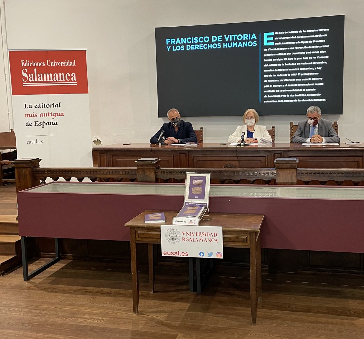 edicionesusal's tweet photo. Presentación del libro de José Ángel Domínguez Pérez
📚HITOS Y PERSONAJES DE LA HISTORIA DE LAS MATEMÁTICAS EN LA UNIVERSIDAD DE SALAMANCA
Con la participación de la Vicerrectora Purificación Galindo y el Director de @edicionesusal Jacobo Sanz https://t.co/dcxQ1LoqwW