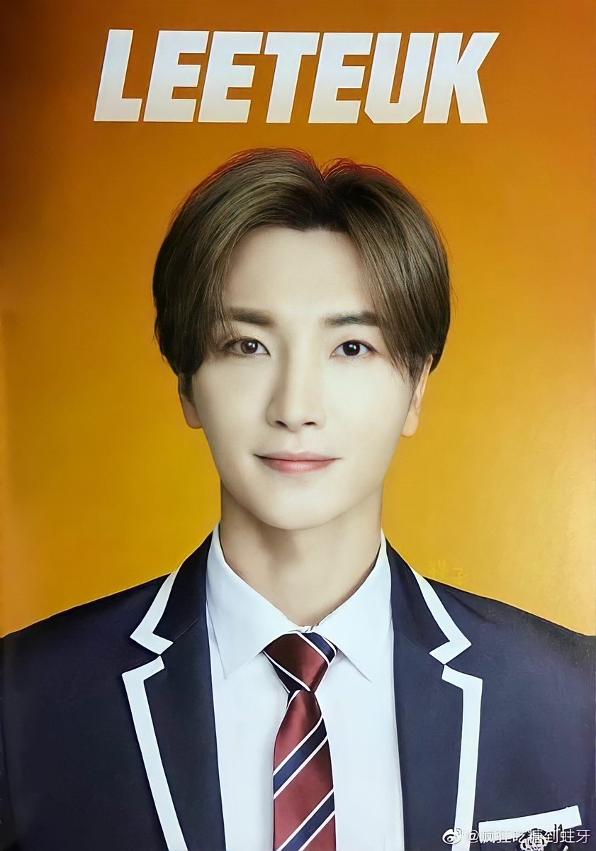 teukiemeow's tweet photo. Meet your #SJSCHOOL president and vice president. 🤍❤️ #TeukChul https://t.co/jcF4Fn3479