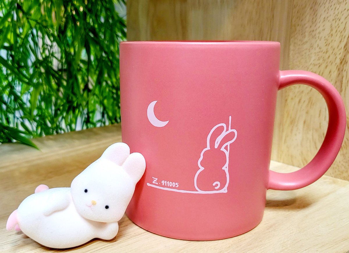 _DALMAN_'s tweet photo. 🐰샤오잔 생일 기념 나눔🐰

직접 제작한 궁디통통 토끼쟌 머그를
카페 W (네버랜드@FanNeverland)
브라운시티 (THE RED @The_red_1005)
에서 25개씩 나눔합니다. 

본 트윗을 RT해주시는 세분을 추첨하여 머그를 보내드려요. 많관부❤
   
*제 덕질 성향은 사전에 말씀드리고 나눔 허락 받았습니다. https://t.co/WR0RsVkZKs
