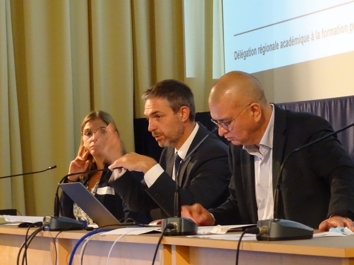 SebastienMarmot's tweet photo. Séminaire régional CFC des académies de Besançon et Dijon. Accueil dans les locaux du rectorat site campus. Transition pro, apprentissage, réponse aux enjeux économiques mobilisation des acteurs de la FTLV. Mutualisation des enjeux et des objectifs autour d’un pilotage partagé. https://t.co/VERnji4SXS