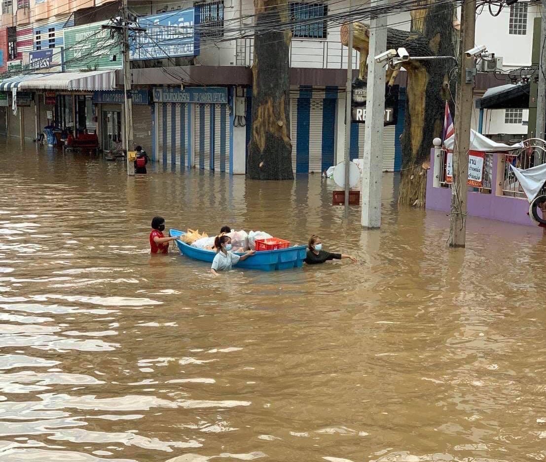 มึงดูอีเซเว่น ทำกับพนักงานตัวเองในตอนน้ำท่วมชัยภูมิ