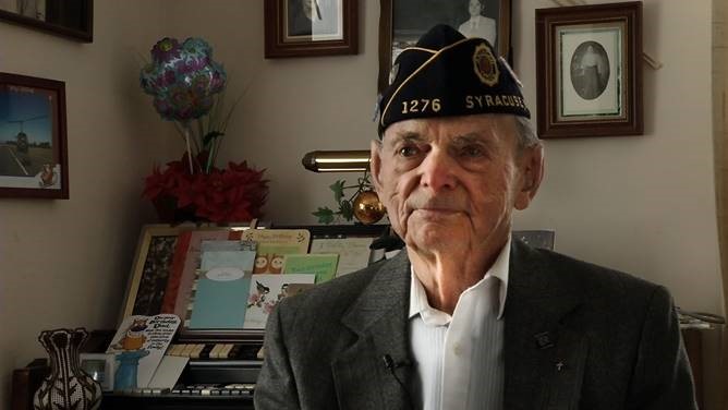 De Amerikaanse veteraan Stan Stanczkiewicz viert vandaag zijn 102e verjaardag. Hij is het laatste bemanningslid in leven dat een crash boven Fryslân overleefde en zat ondergedoken in onze provincie. Over zijn leven werd in 2015 een documentaire gemaakt: omropfryslan.nl/utstjoering/fr…