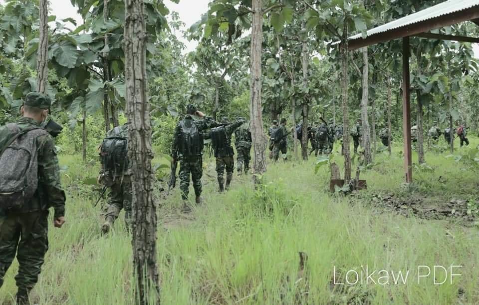 The funeral of  a 25yo Loikaw PDF member,was held by his comrades today(Sep27). He has fallen in the battle against  Military Terrorists near Kyauksekan village in #Demoso Township,Karenni State on Sep25. R.I.P Hero🥀 
#Sep27Coup  
#WhatsHappeningInMyanmar
