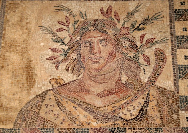 romanpalace's tweet photo. It's #MosaicMonday and #Autumn is definitely here. 

So, here are 4 pics of Autumn. And they're all judging you. https://t.co/FSjTFTHwxz