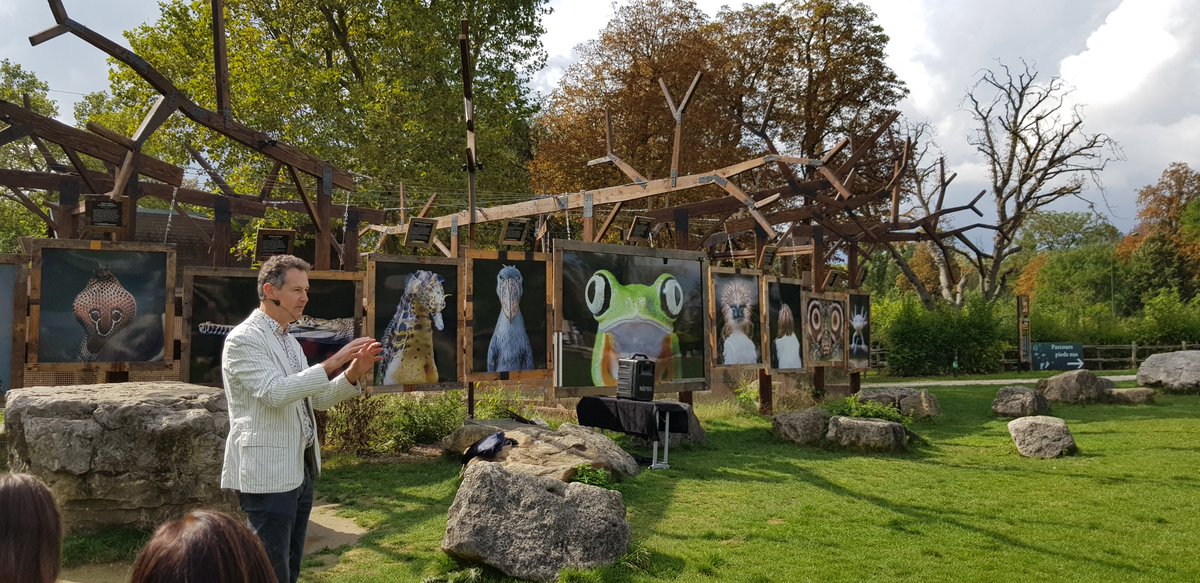 zoodeparis's tweet photo. 📷 Hier, le photographe britannique #TimFlach était au @zoodeparis pour présenter son travail et échanger avec les visiteurs.
Dans le cadre de la biennale @photoclimat, découvrez ses photographies dans l’exposition « Regard(s) Fascinants ».
👉https://t.co/zkKlcGNskL https://t.co/2b8AqLLvJh