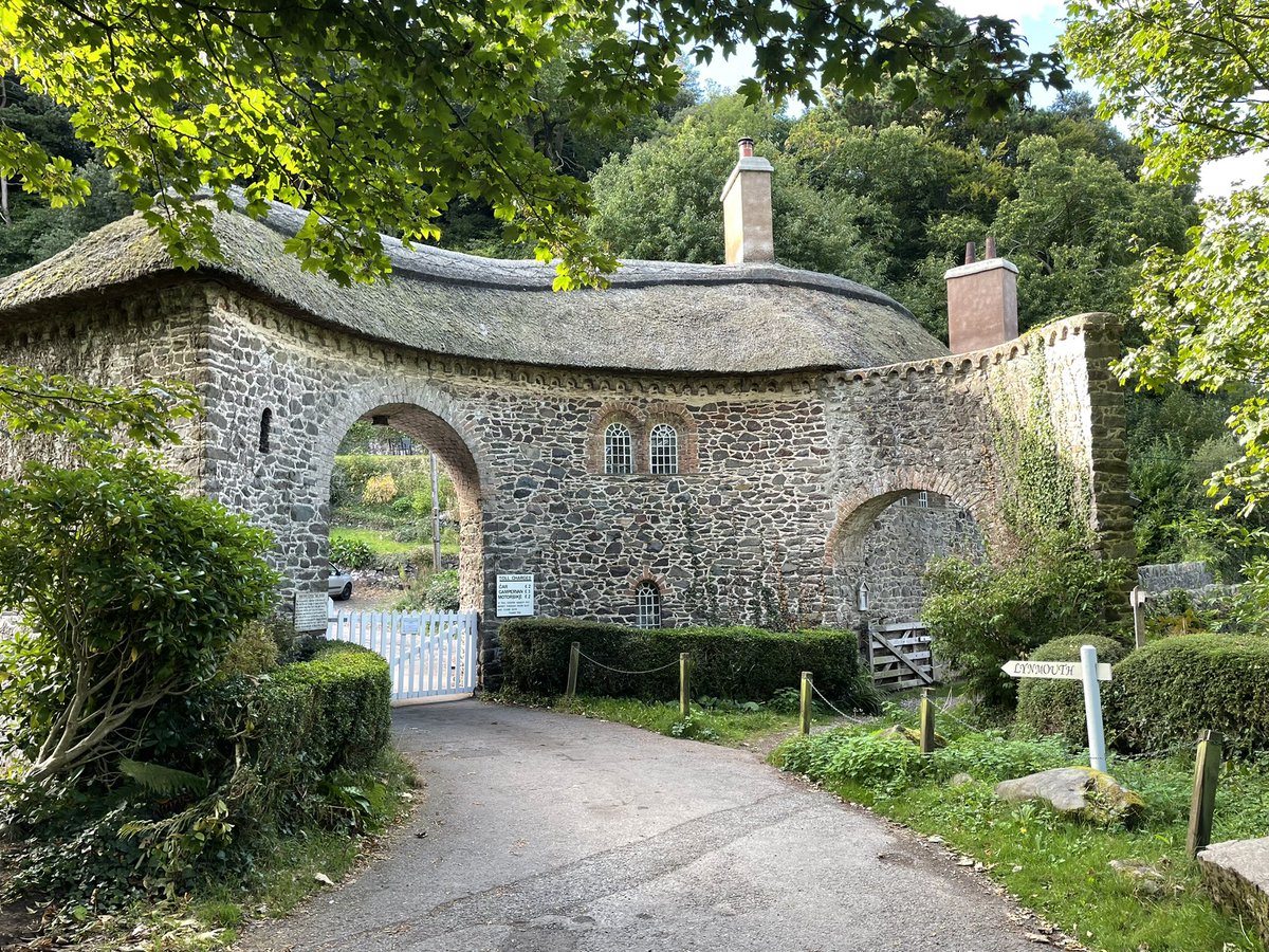 DiscoverPorlock's tweet photo. Worthy toll gate and #southwestcoastpath towards #Culbone through the arch on the right #porlockweir #porlock #exmoor #exmoornationalpark #walking #thatched #thatchedcottages #visitexmoor #discoverporlock https://t.co/tjDU92SNBN
